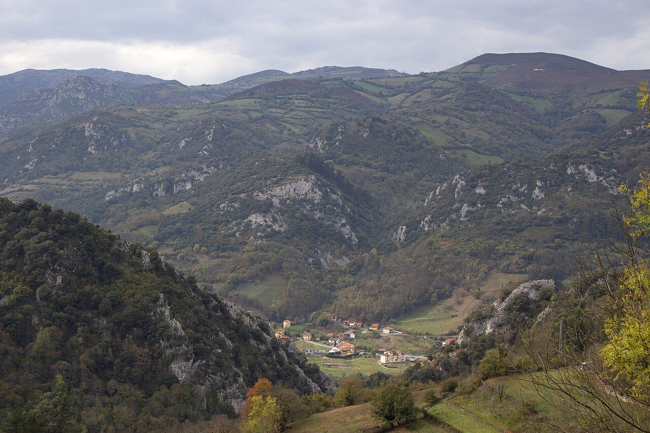 Oso Trail Proaza — Trail